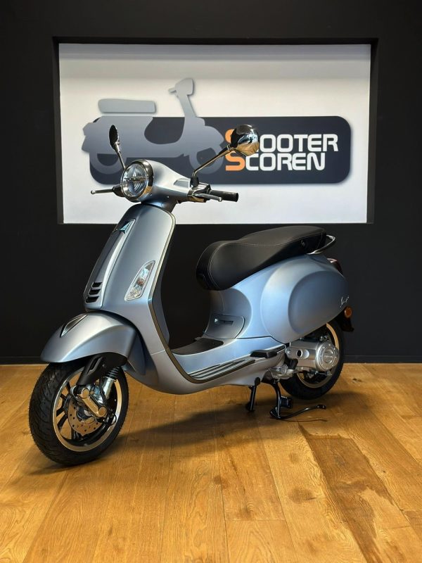 Vespa primavera sport